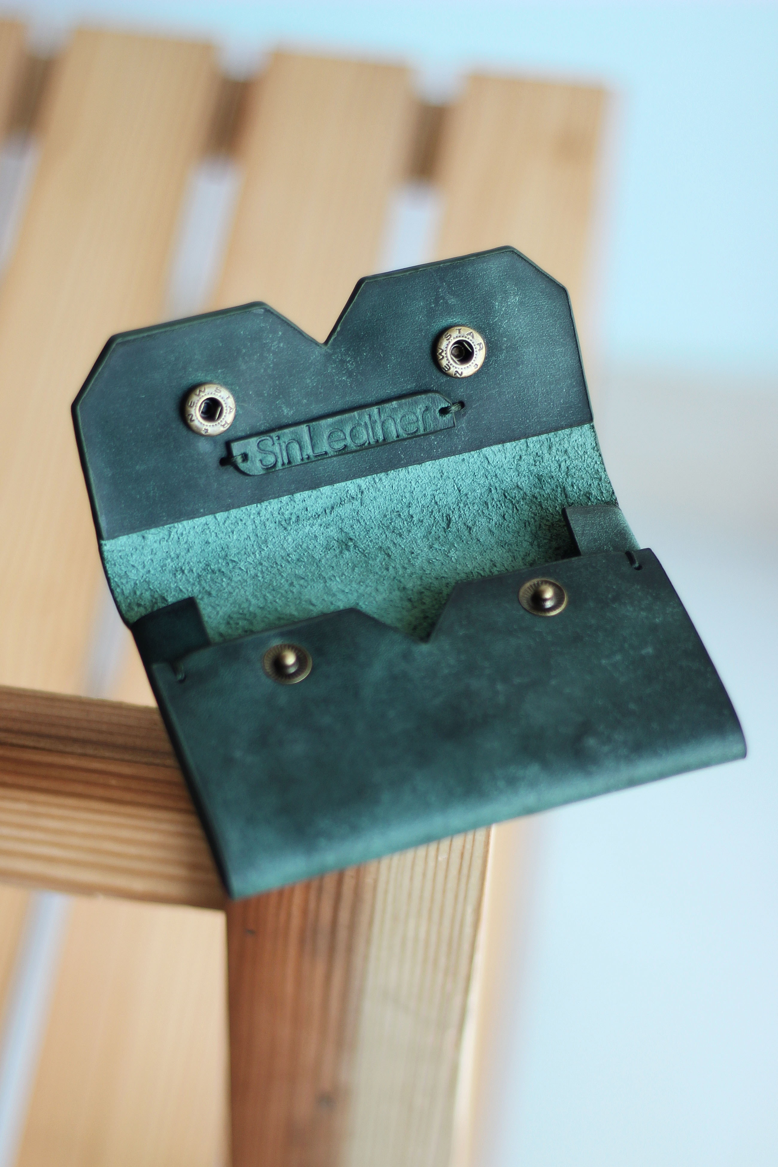 کیف کارت چرم طبیعی دستساز | خاص و کاربردی | رنگ سبز ، مشکی |