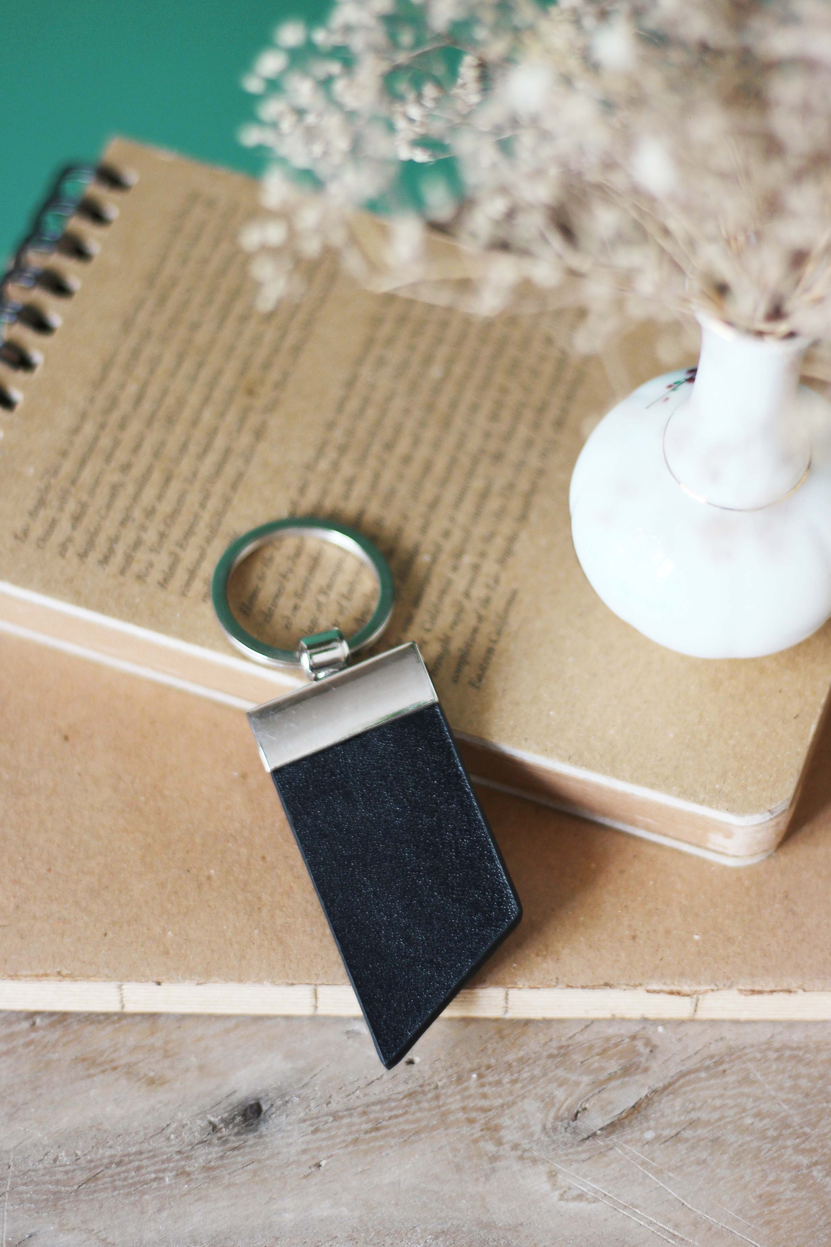 | جاکلیدی چرم طبیعی | رنگ مشکی |