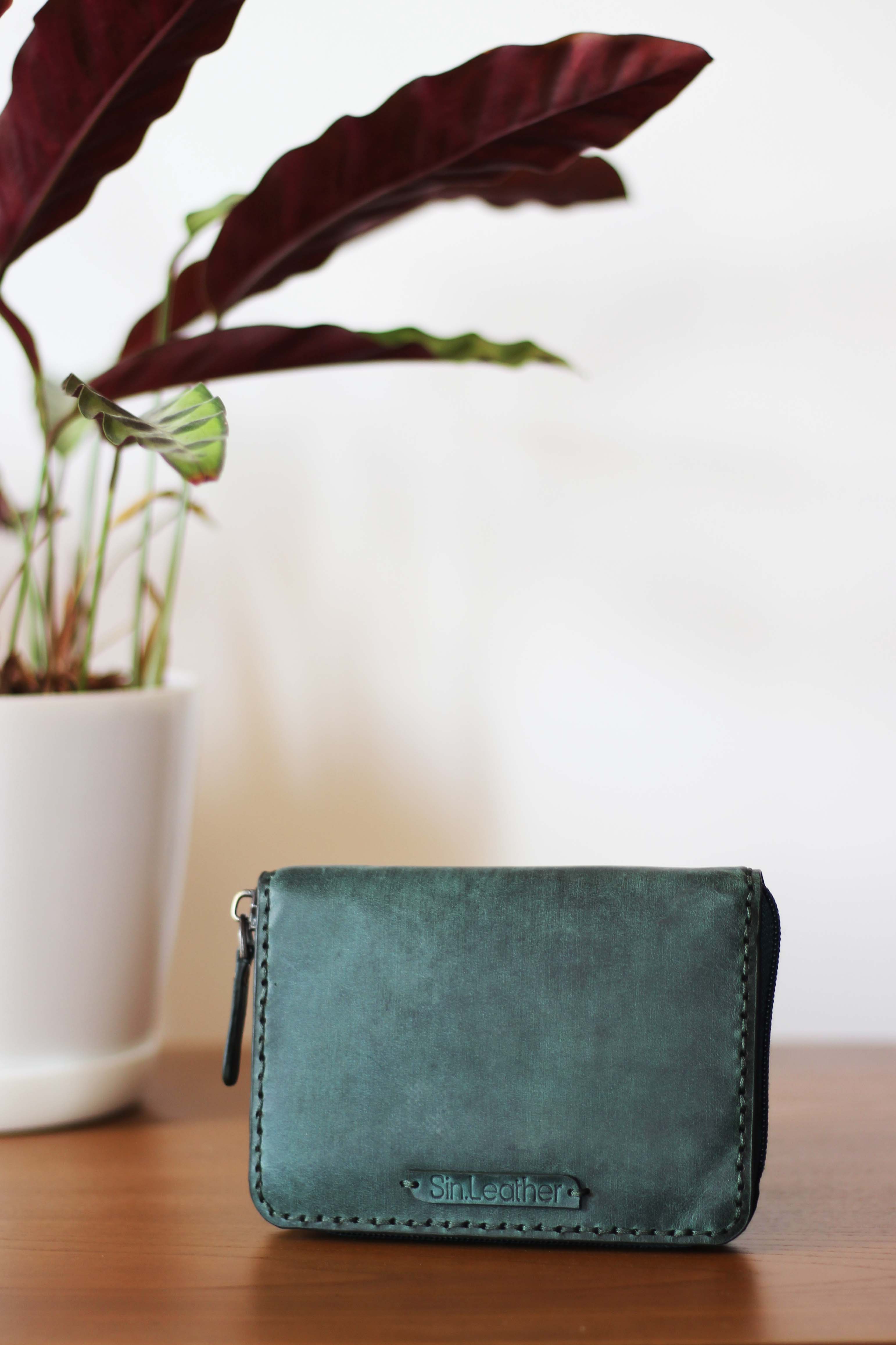 | کیف کارت و مدارک چرم طبیعی | دست دوز و جادار | مشکی ، سبز |