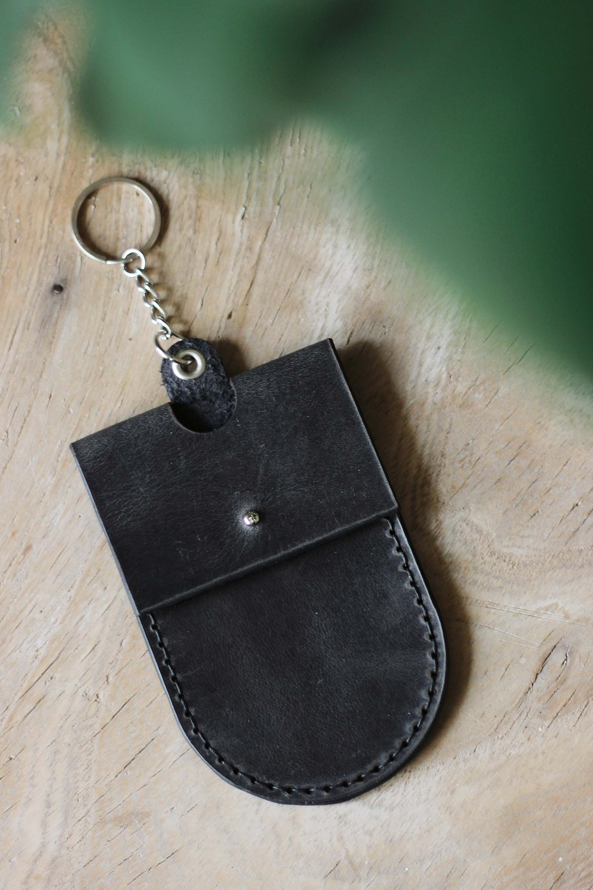 | کیف کارت چرم طبیعی | دارای آویز جاکلیدی | رنگ la;d |