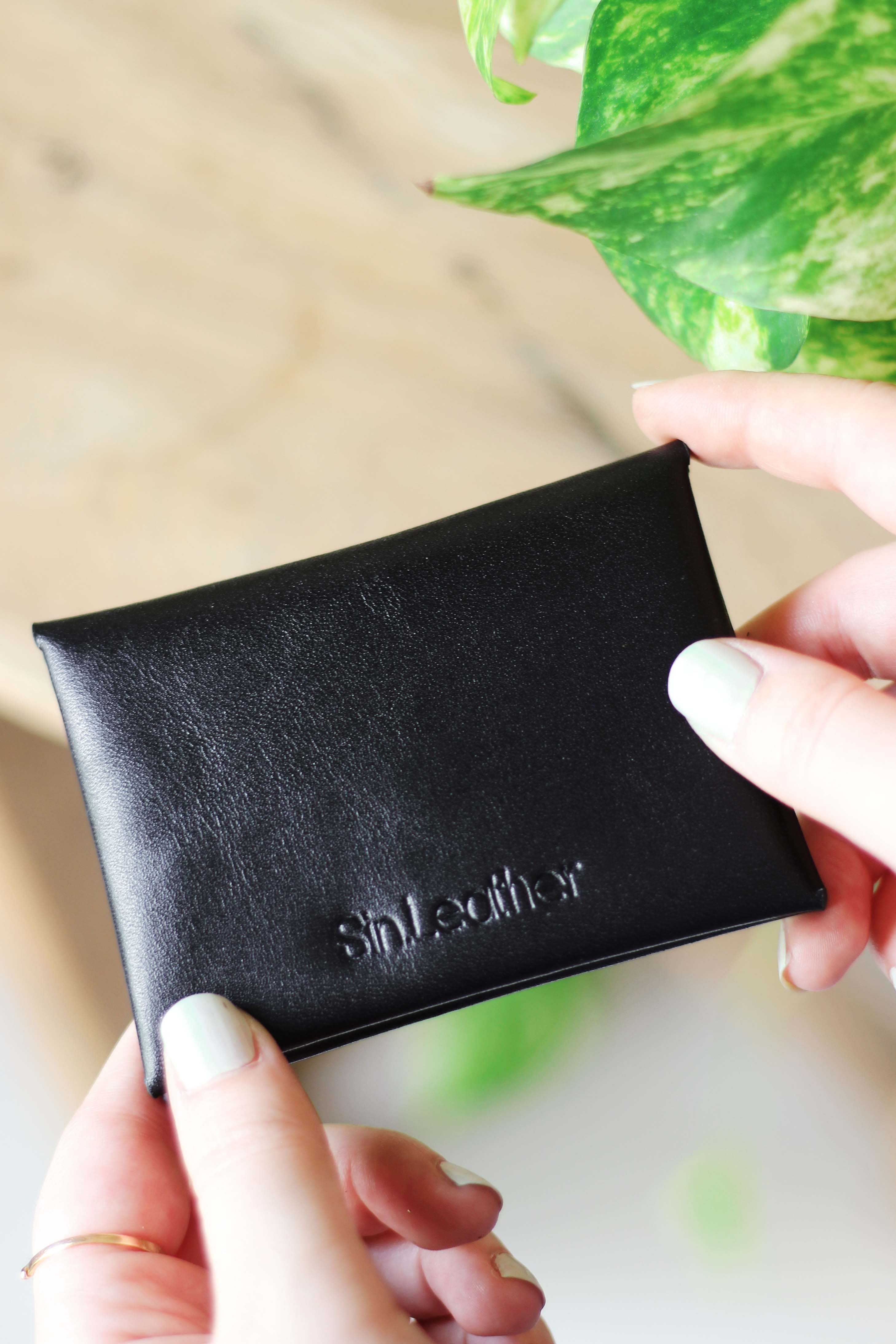 کیف کارت چرم طبیعی دستساز | خاص و کاربردی | رنگ مشکی |